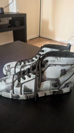 High-Top Sneakers Black White Abstract Print