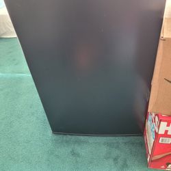 FREE FREE MINI FRIDGE (Needs REPAIR)