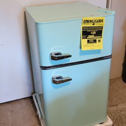 Brand New Retro Mini Fridge/w Freezer