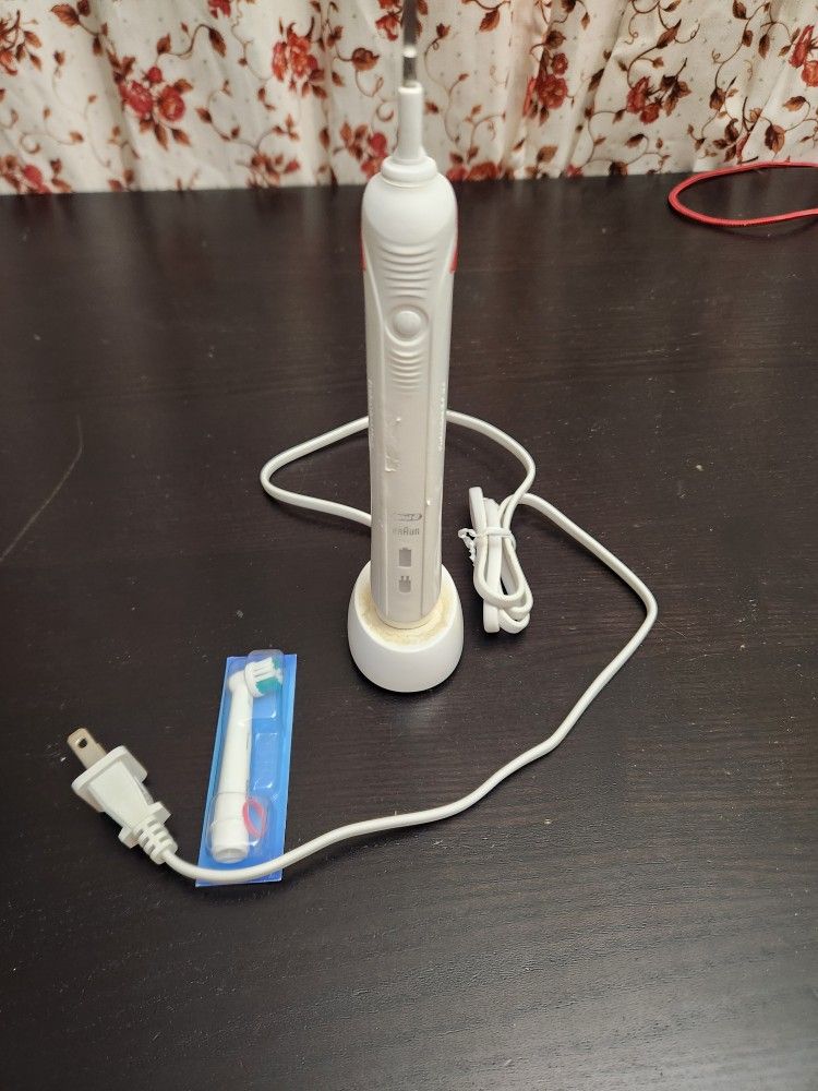 Oral B Bruan Electric Toothbrush With Charging Stand Base