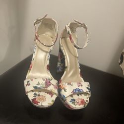 7.5 David's Bridal floral 