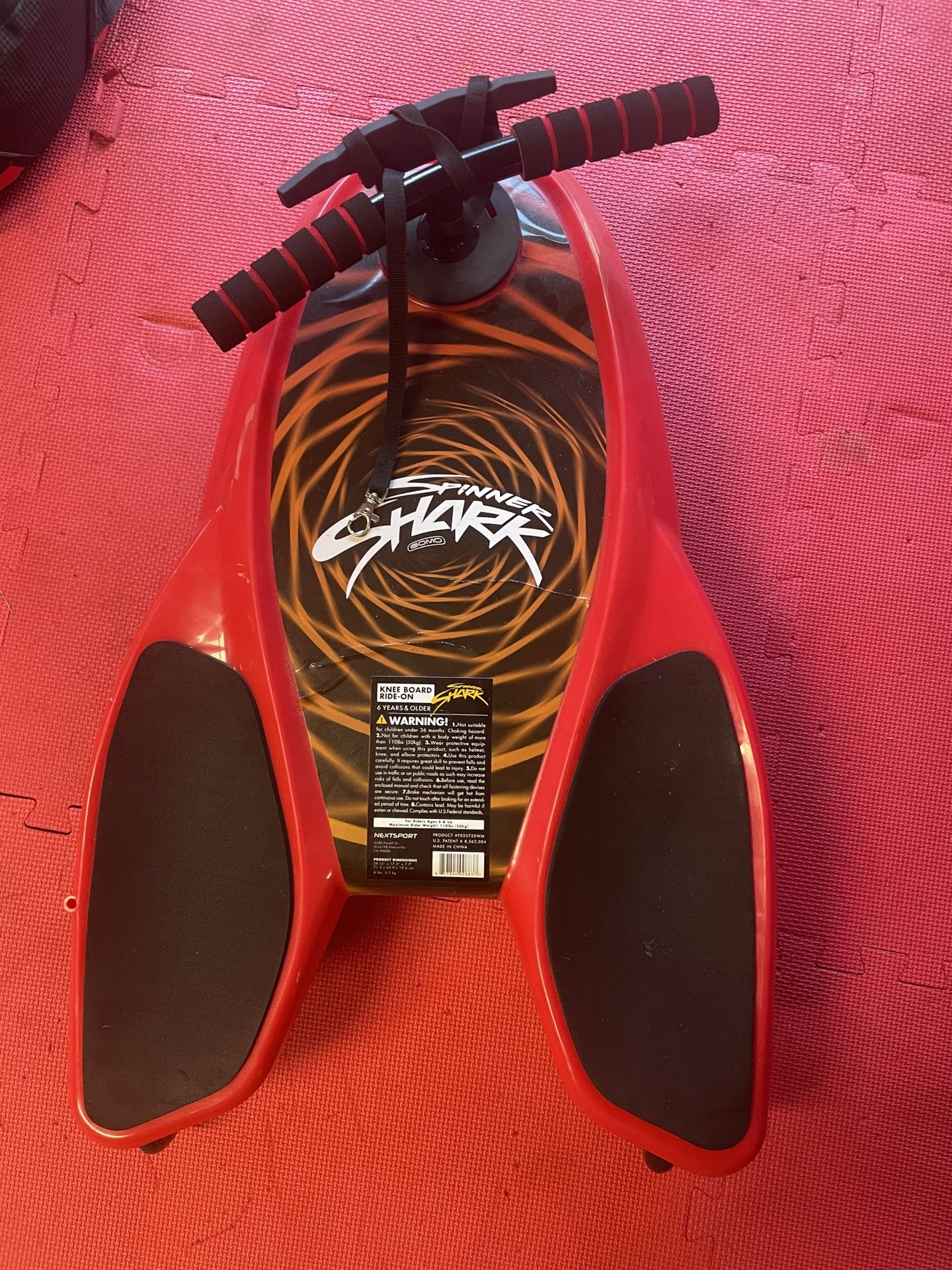 Spinner Shark Drifting Kneeboard Scooter Board with Casters for Kids
