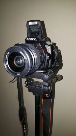 Sony alpha 55 w/extending tripod