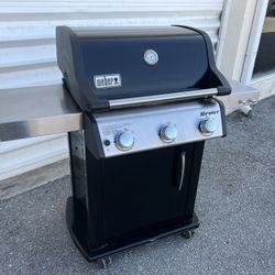 Delivery Available! Weber Spirit 3 Burner Propane Gas BBQ Grill! Works great! Has a some cosmetic burn damage inside grill but doesn’t affect function
