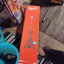 Milwaukee Rocket Dual Power Tower Light 2131-20  M18