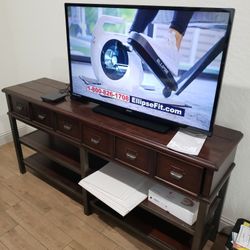 Sanyo 43-in LED HDMI TV And TV Stand