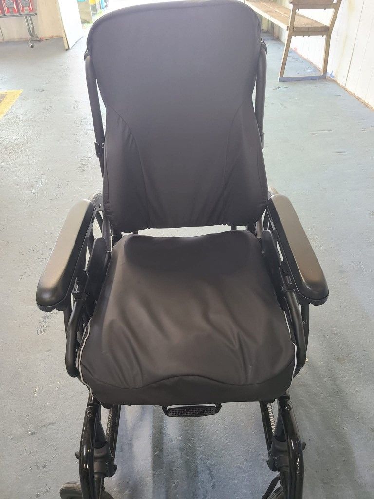 Catalyst Wheel Chair (Excellent Condition)