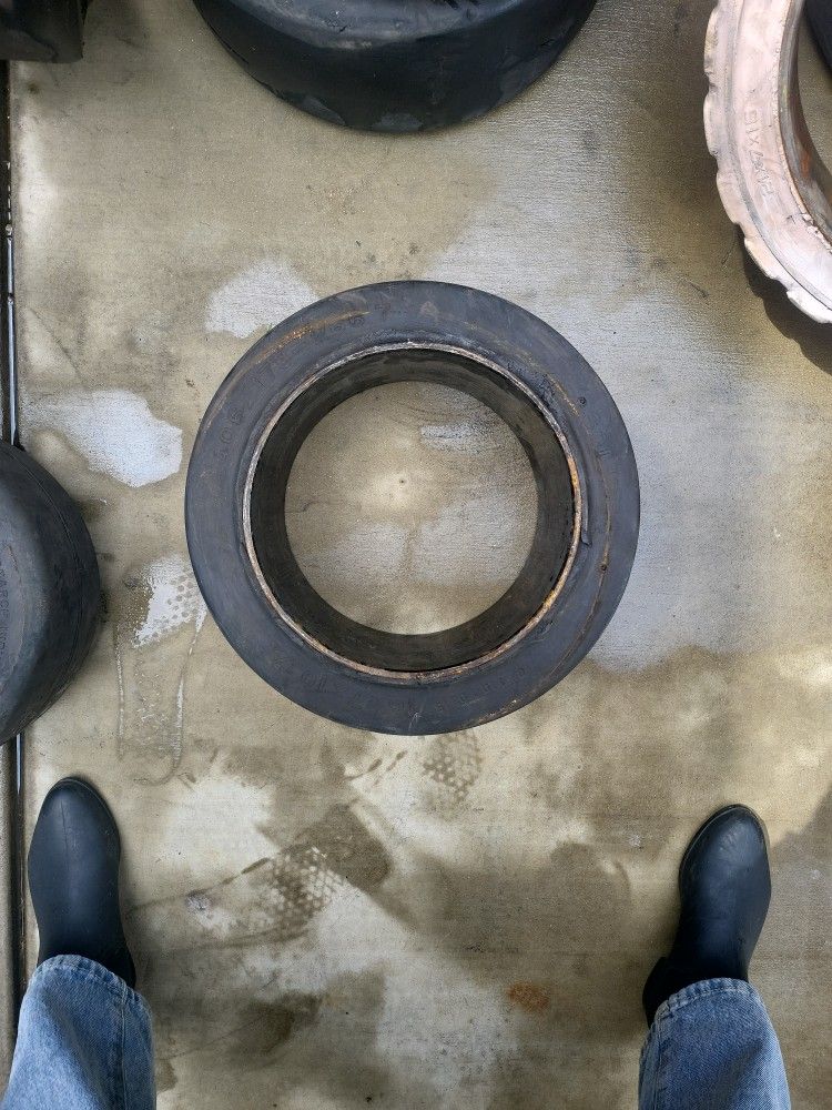 Forklift Tire, 16x7x10 1/2