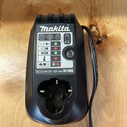 Makita Charger