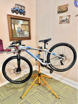 Trek marlin 4 mountain bike 27.5”
