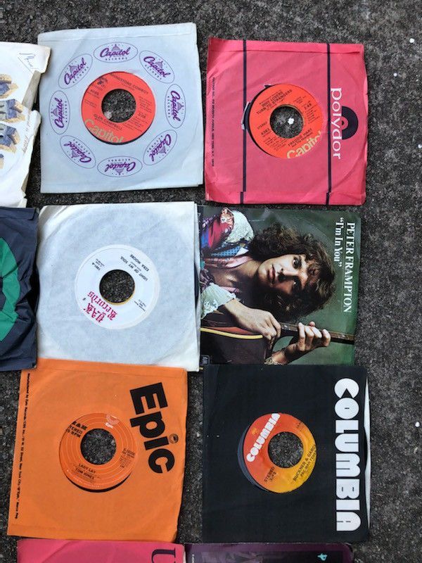 50 Vintage vinyl records singles - www.nationalbodyline.in