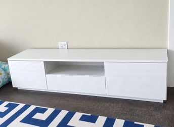 White Gloss entertainment center
