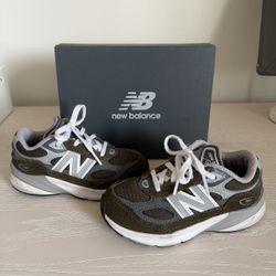 Toddler New Balance Tennis Shoes Size 9  