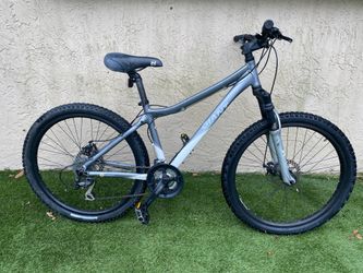 Giant Rincon Mountain Bike 16” Frame with  26” Tires - Local Delivery for a Fee - See My Bikes