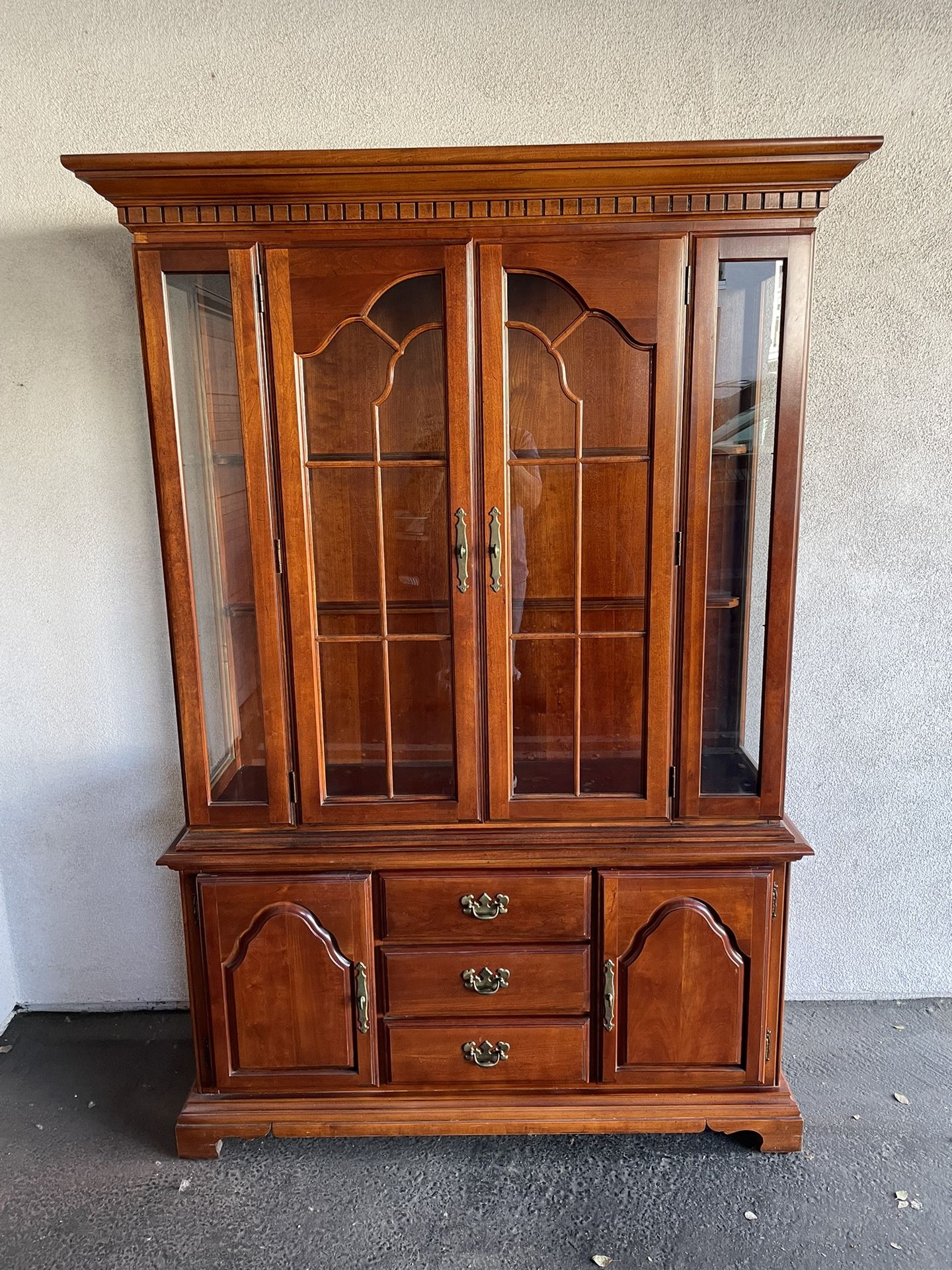AMERICAN DREW Cherry Grove Traditional Style 52” Buffet w. Lighted Display