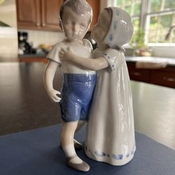 Lladro Figurine Boy and Girl