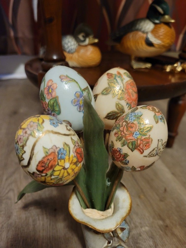 ***SALE $10*Vintage/Antique Victorian Design Pottery Vase With Handpainted Eggs