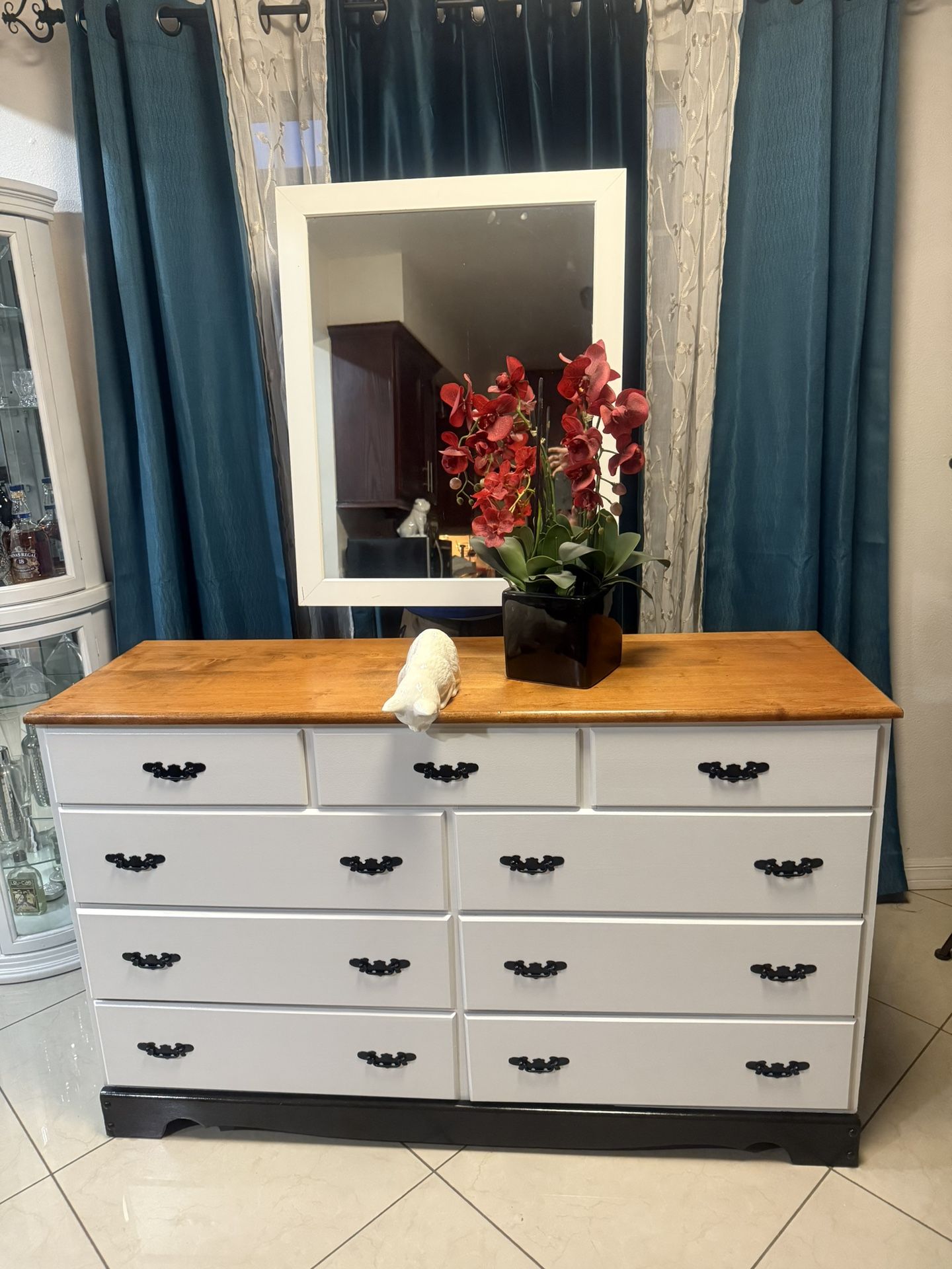 Dresser With Mirror