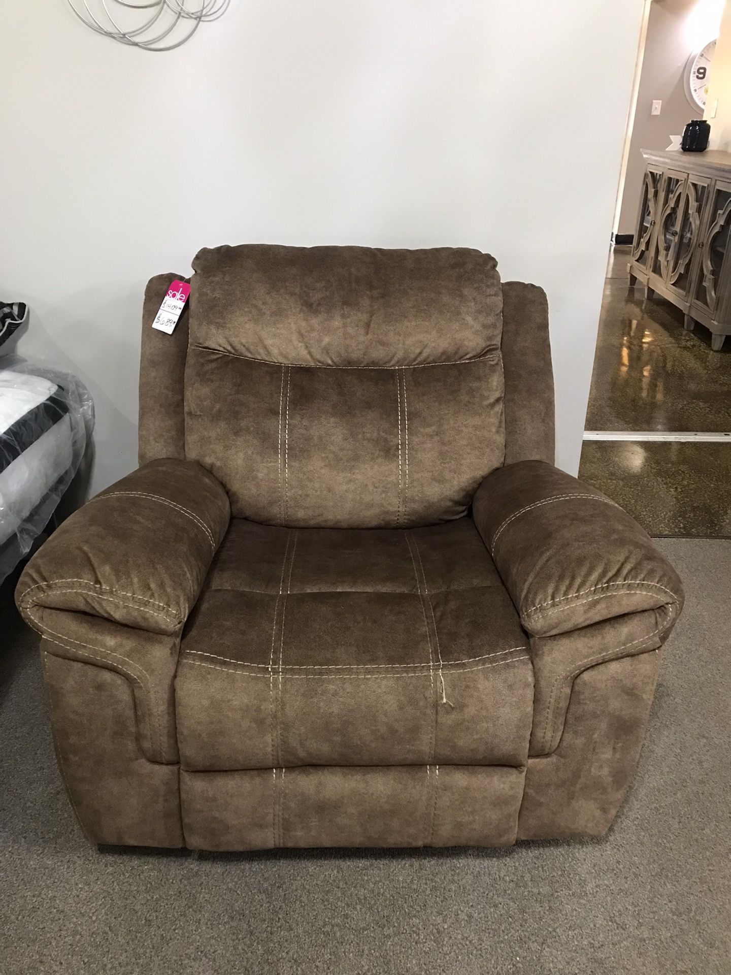 Display Recliner Sale❗️