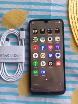 Samsung A17 smartphone tracfone 128gig