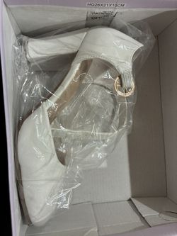 Size 8.5 Women’s White Closed Toe Heel