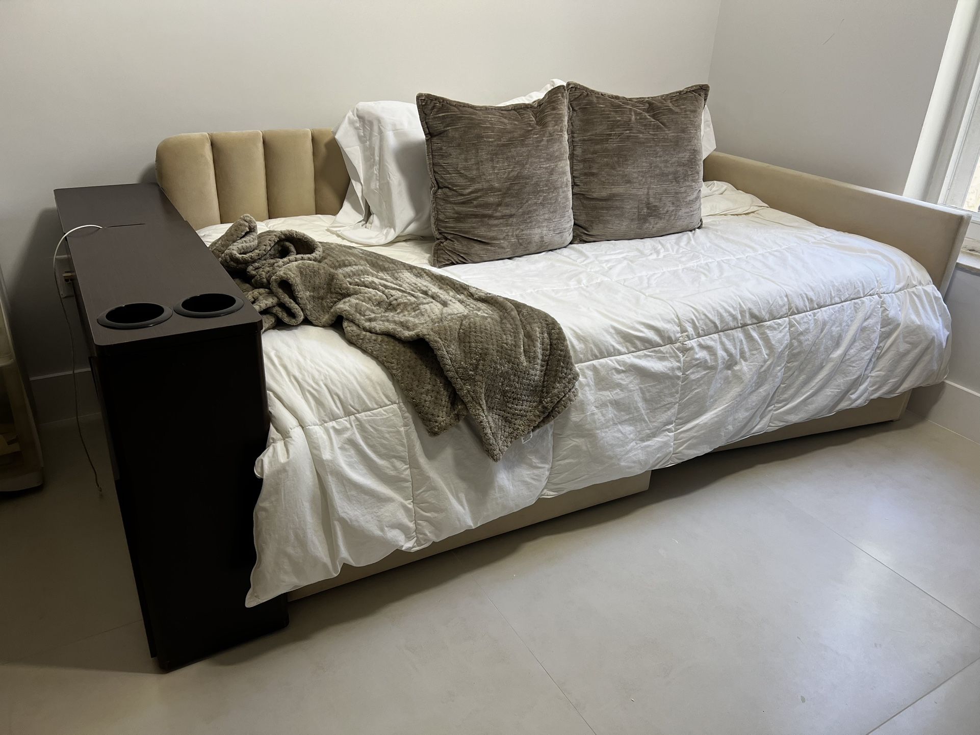 Twin Day Bed With Desk