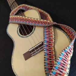 Pearl Inlay Ukulele 30" W/Aquila String