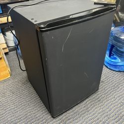Mini Fridge Black *read Description