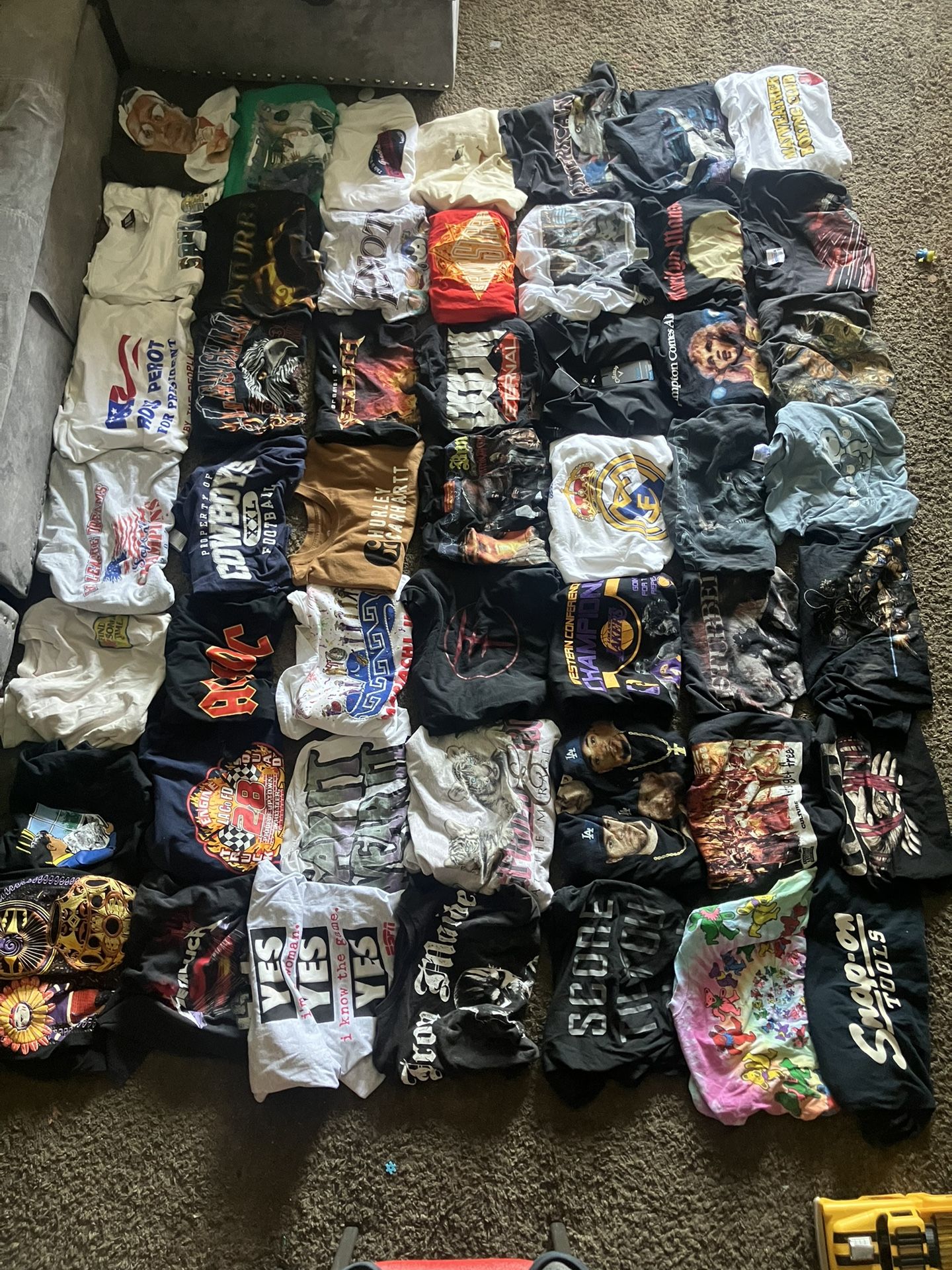 Lot of 58 tshirts modern/vintage shirts / 4 jackets and misc