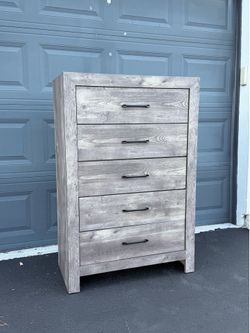 Modern Gray 5-Drawer Dresser