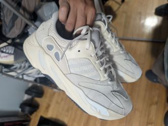 Yeezy 700 v1 analog