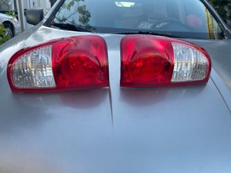 2004-2006 Toyota Tundra crew cab Tail light