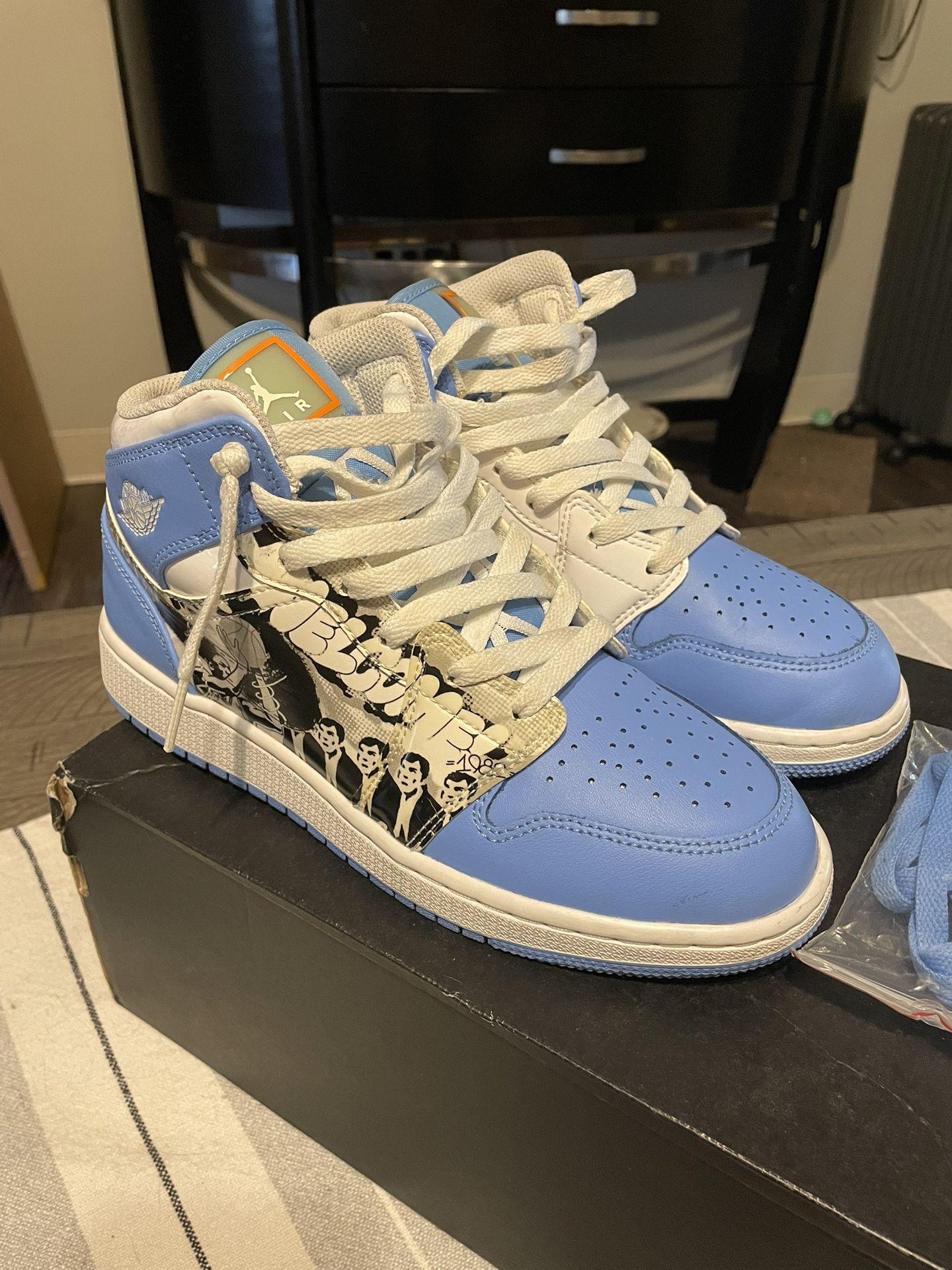 Jordan 1 Mids 