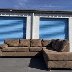 Brown Sectional Couch 🚚🚛 Free Delivery 🚚🚛