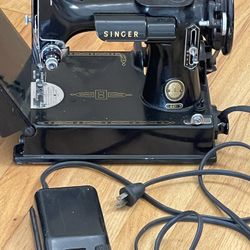 Vintage Sewing Machine 
