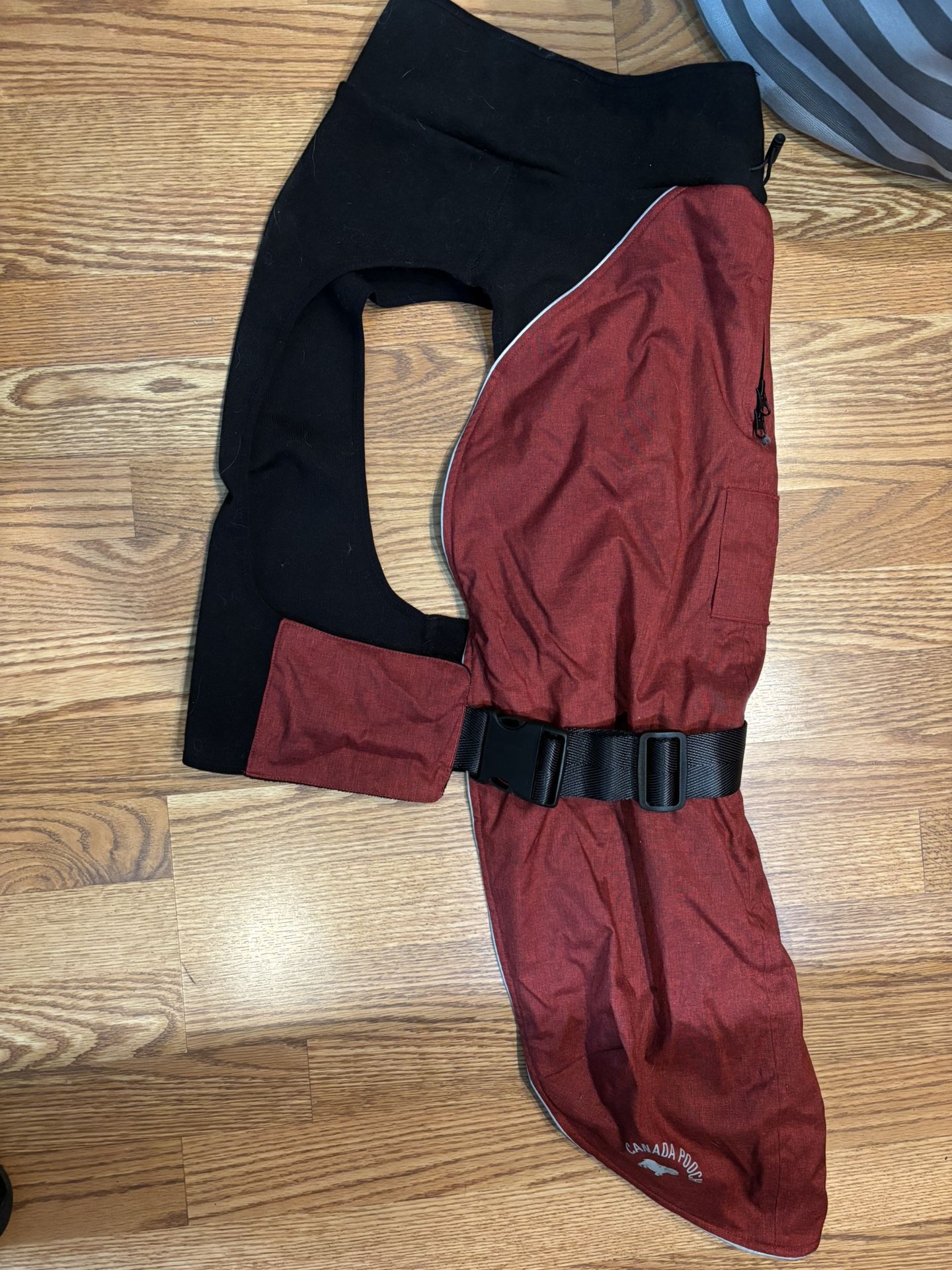 Canada Pooch Winter dog jacket. Dog coat. Size 32. Dog fleece lined jacket. Xxl