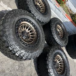 Vendo Rines Nuevos 17x9! De Ancho De 6-139.7 Lugs Con Llantas 285/70/R17
