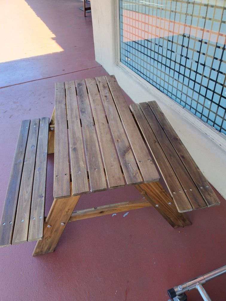 Kids Wooden Picinc Table