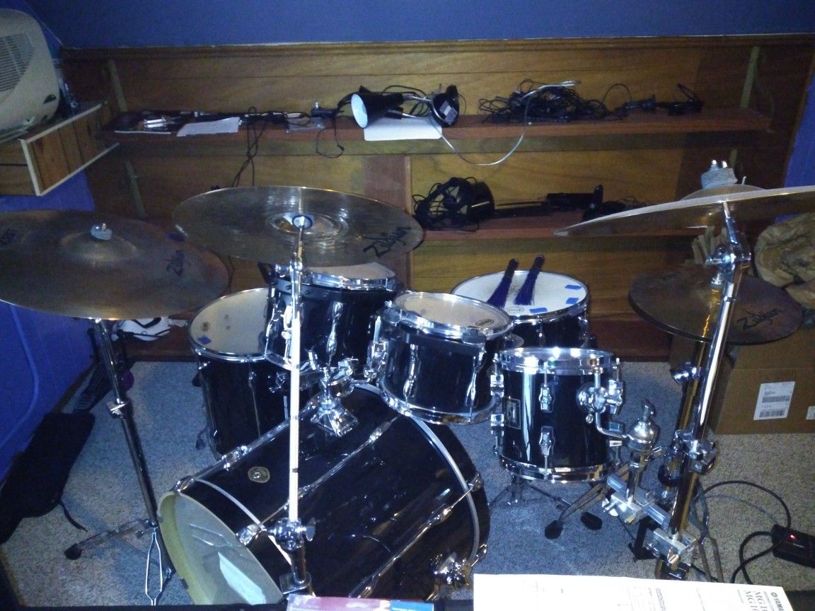 Tama drum set with seat, hardware and cymbals