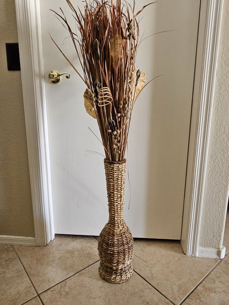 Wicker Vase With Filler