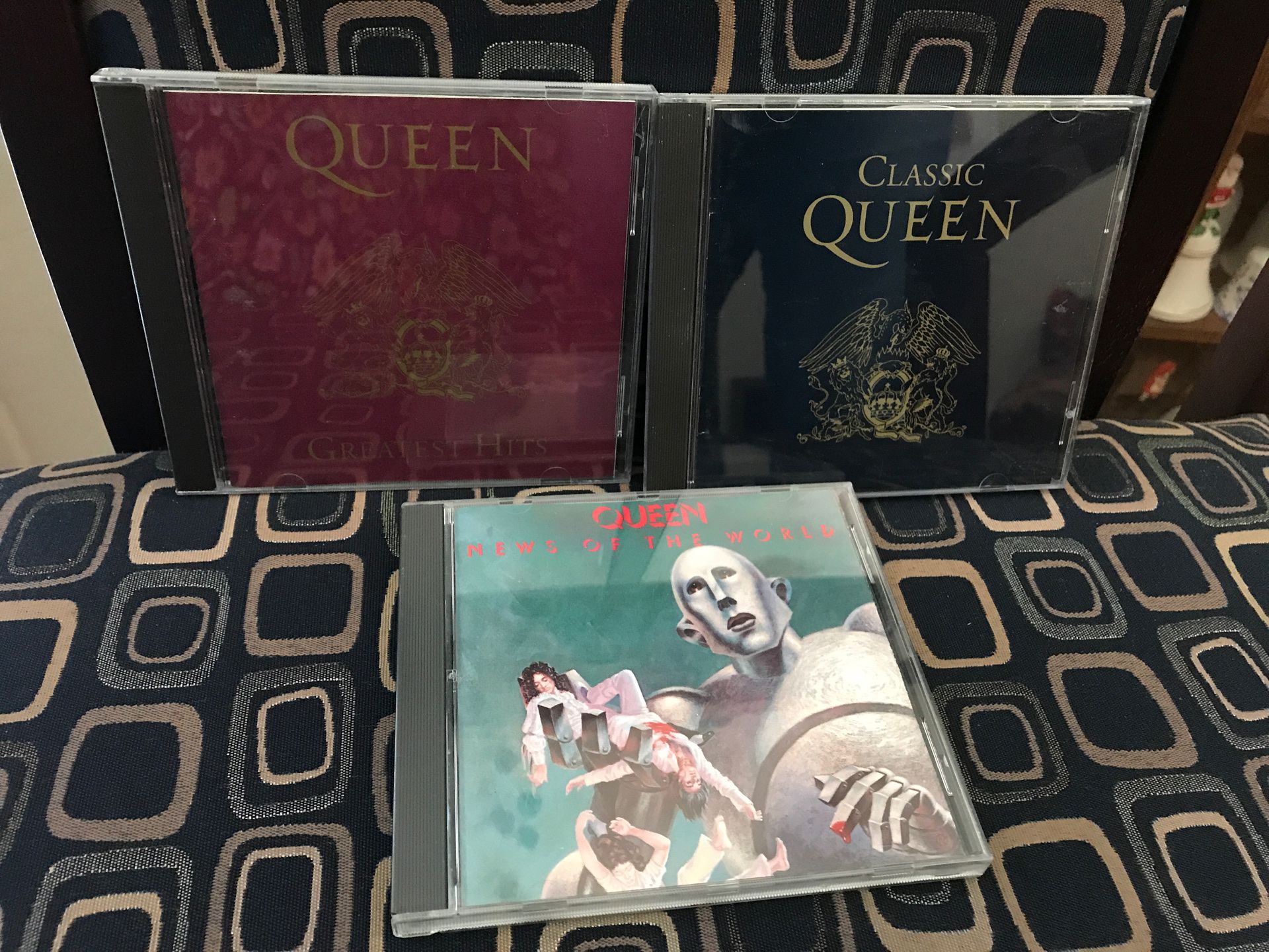 3 queen cds