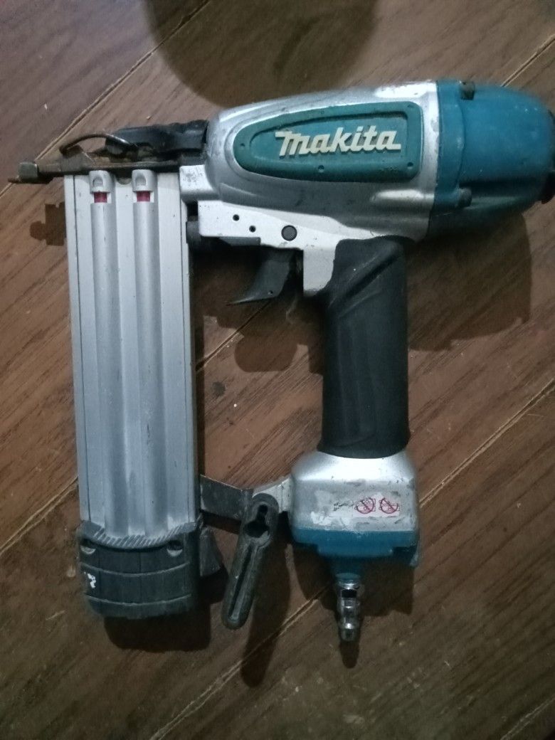 Makita 2" Brad Nailer AF506