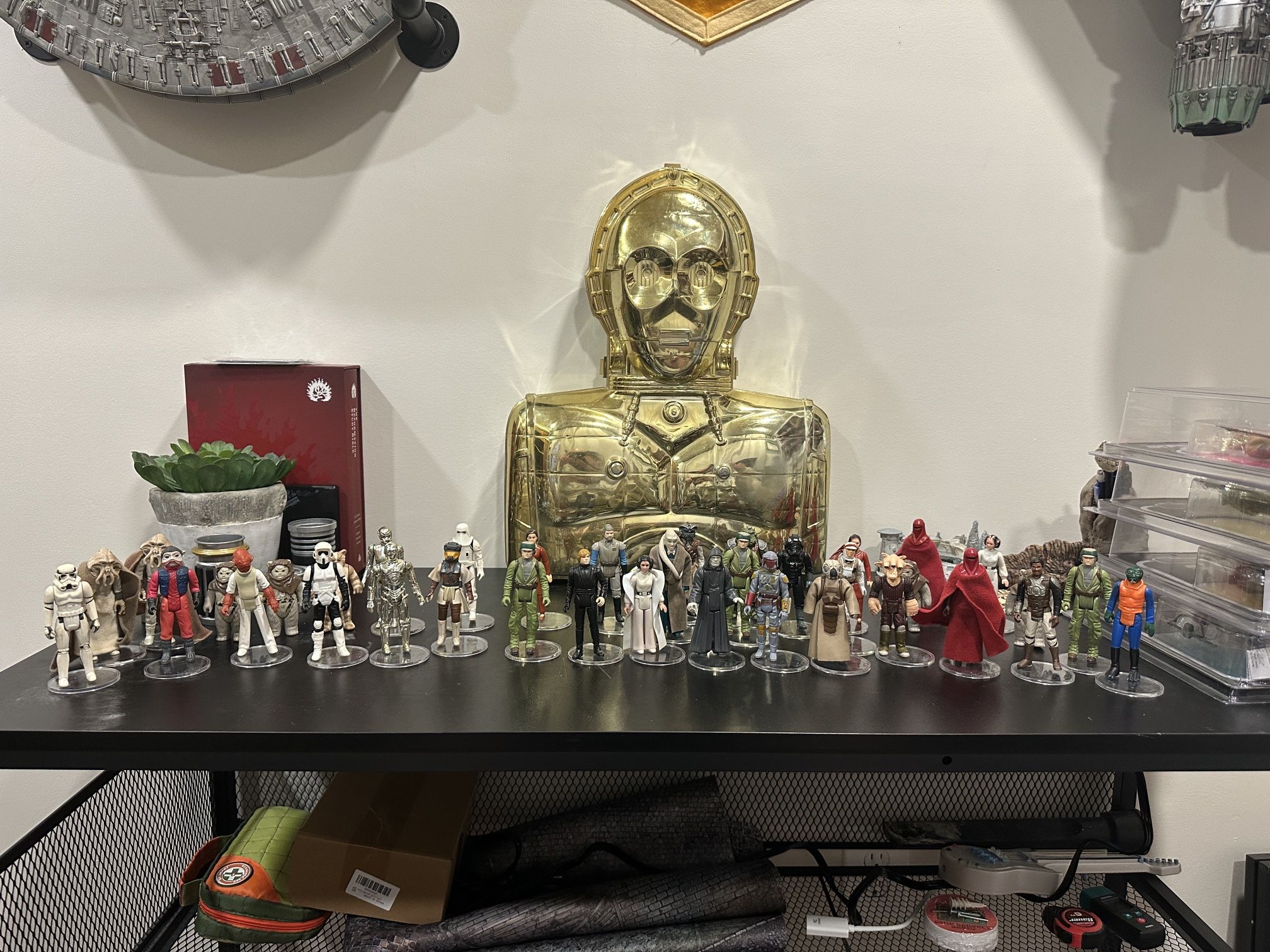 70s and 80s Star Wars Figure Lot with C3P0 Carrying Case