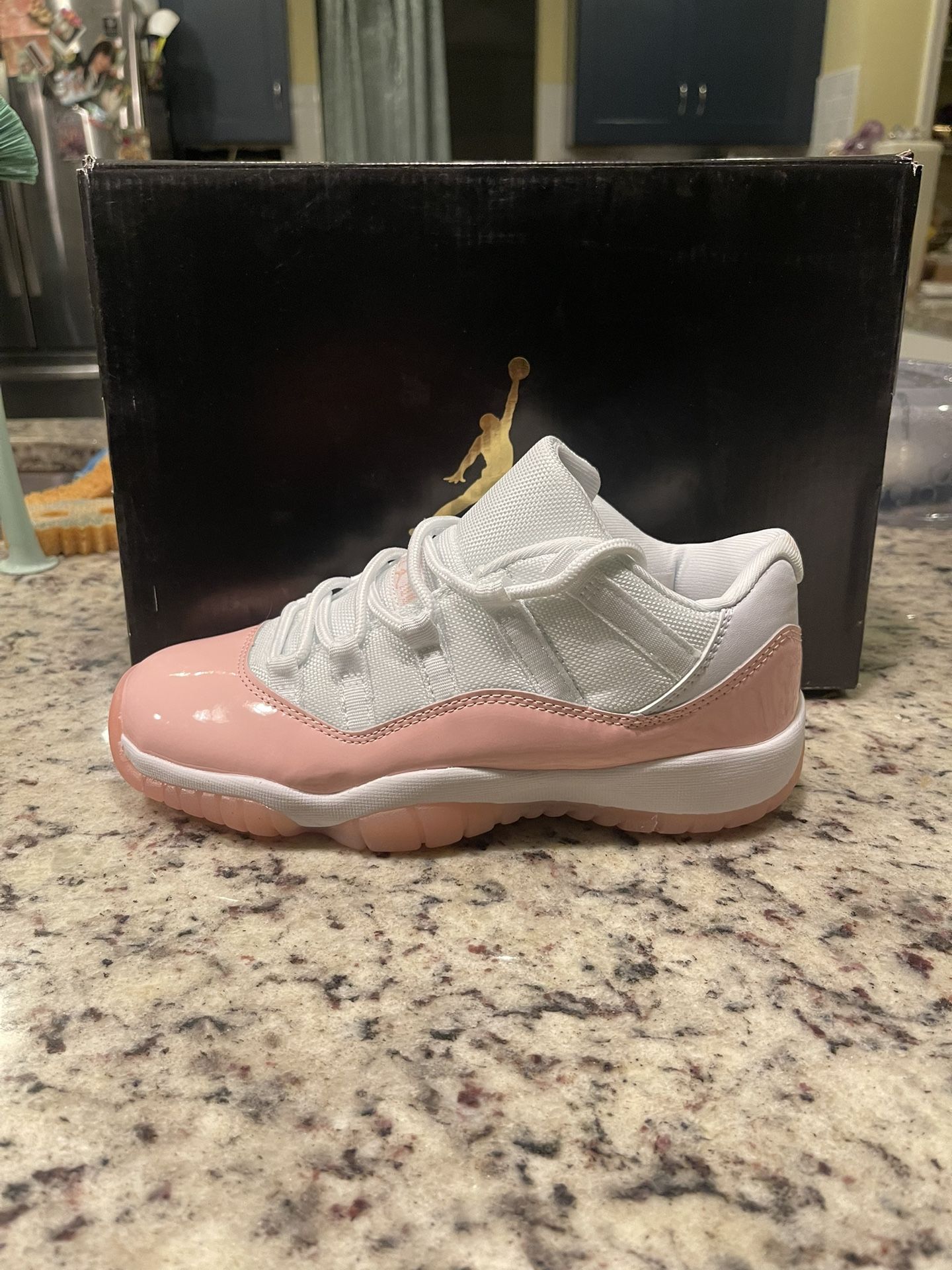 Air Jordan 11 “Legend P|NK” size 6