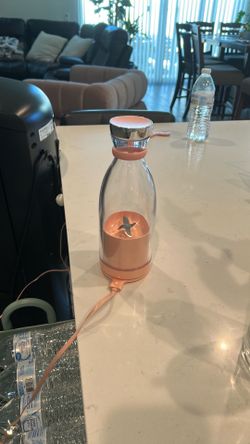 Portable personal blender