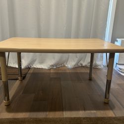 Lakeshore Learning - Adjustable Craft Table