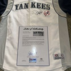 Derek Jeter Signed Baseball Jersey With Authenticity 