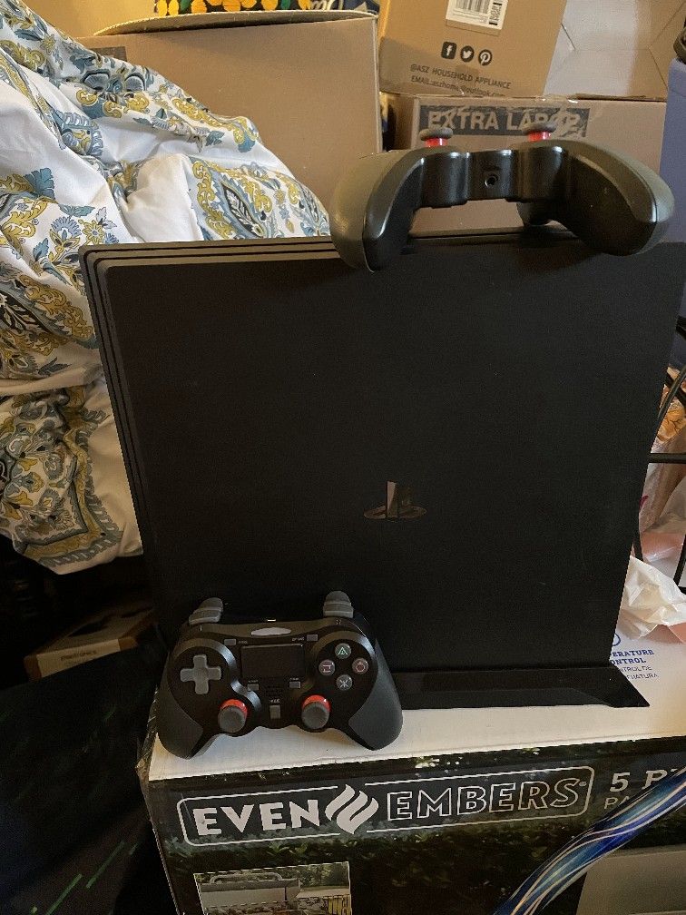 Ps4 With Controllers & Ferrari T80 Thrustmaster