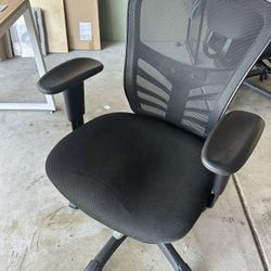 Mesh Office Chair – Adjustable Arms & Height (Great Condition)