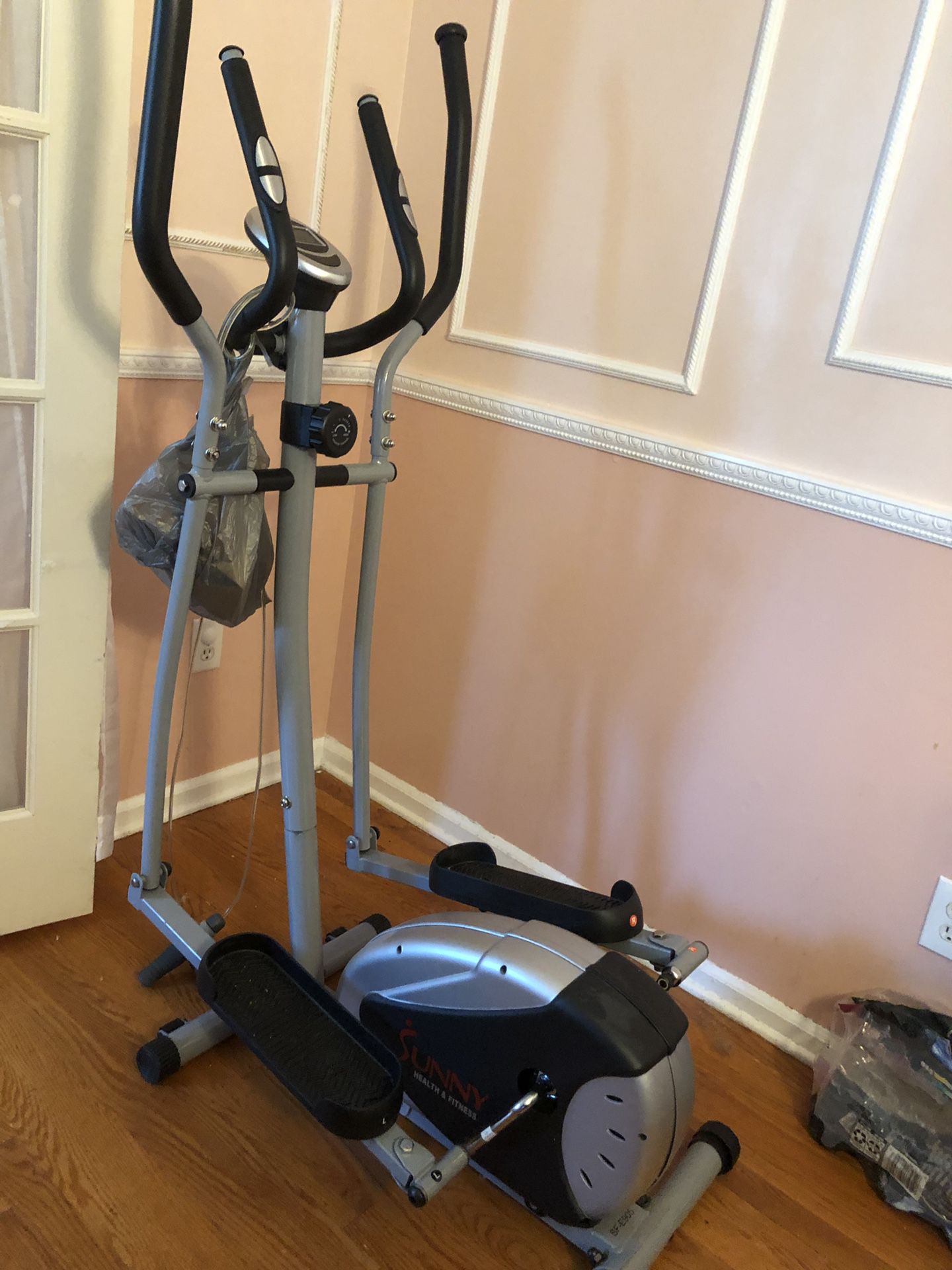 Sunny elliptical machine never been used